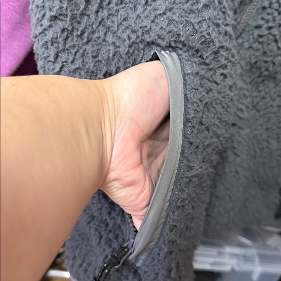 Mountaineering SZ L Charcoal Fleece Vest W/ Zipper Pockets - Picture 3 of 6